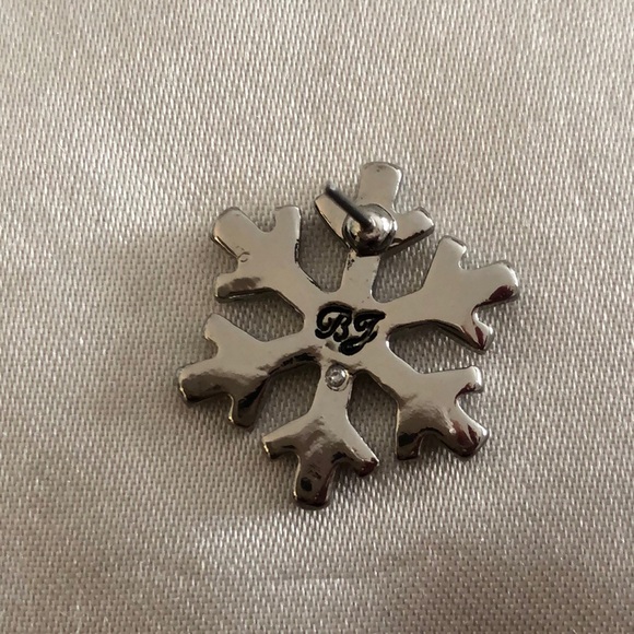 Betsey Johnson Silver Tone Snowflake Stud Earrings Crystal Accents NWT - Picture 4 of 11